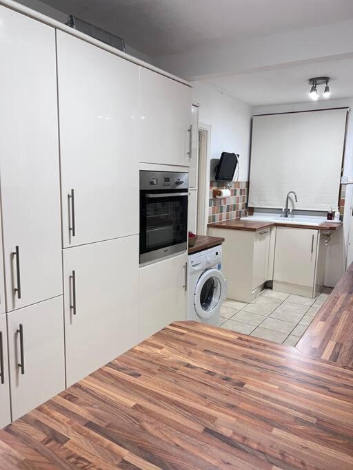 Spacious 3 Bed Flat - Beach Nearby - No Pets Σάουθεντ-ον-Ση Εξωτερικό φωτογραφία