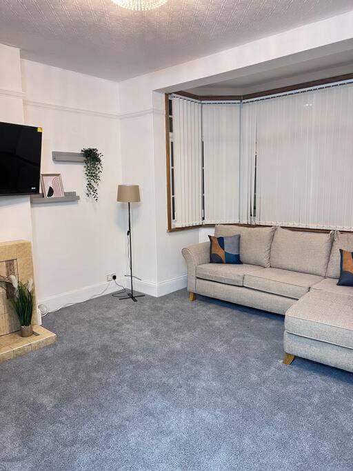 Spacious 3 Bed Flat - Beach Nearby - No Pets Σάουθεντ-ον-Ση Εξωτερικό φωτογραφία